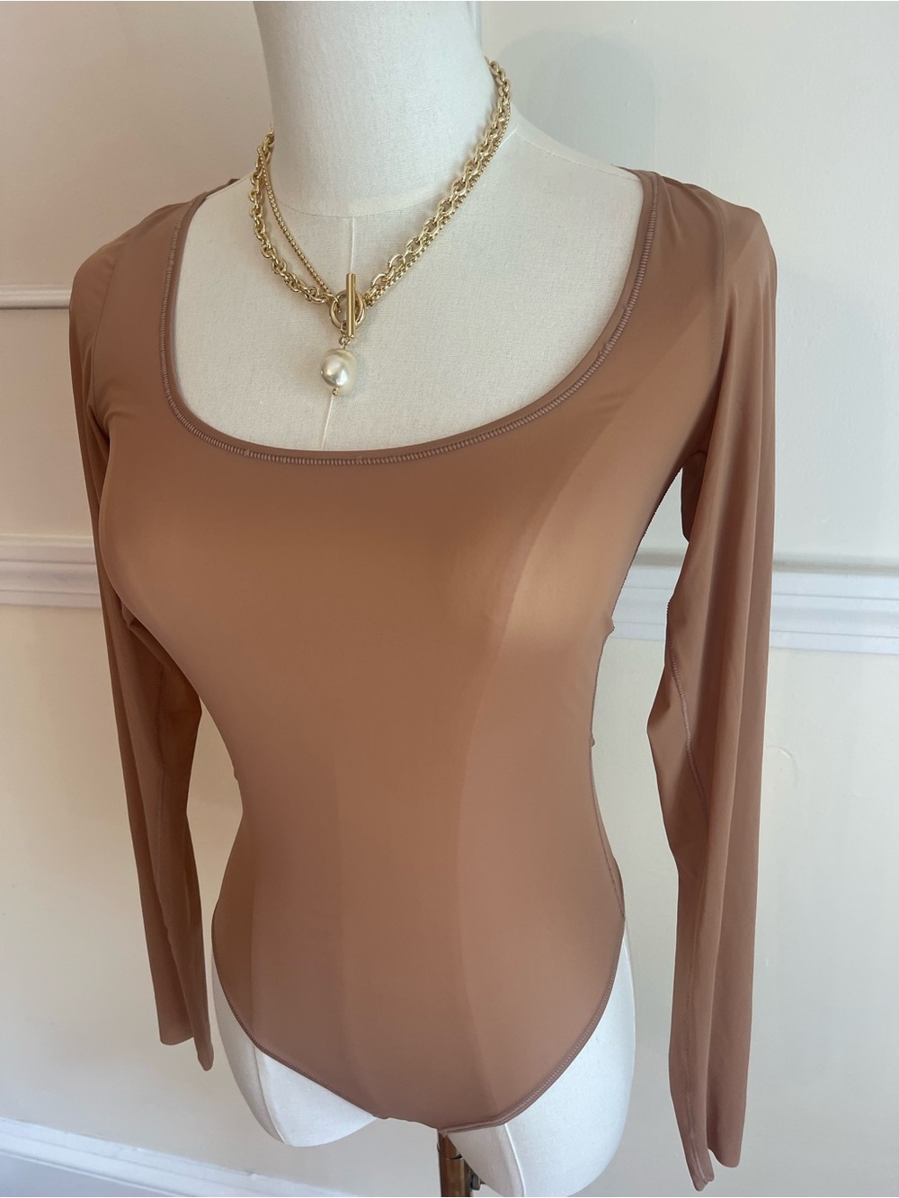 SKIMS Super Feather Light Smooth Long Sleeve Scoop Bodysuit - Taupe